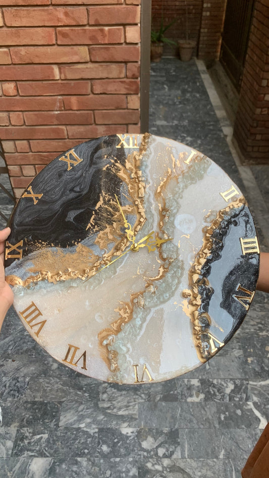 Luxurious Resin Geode Clock